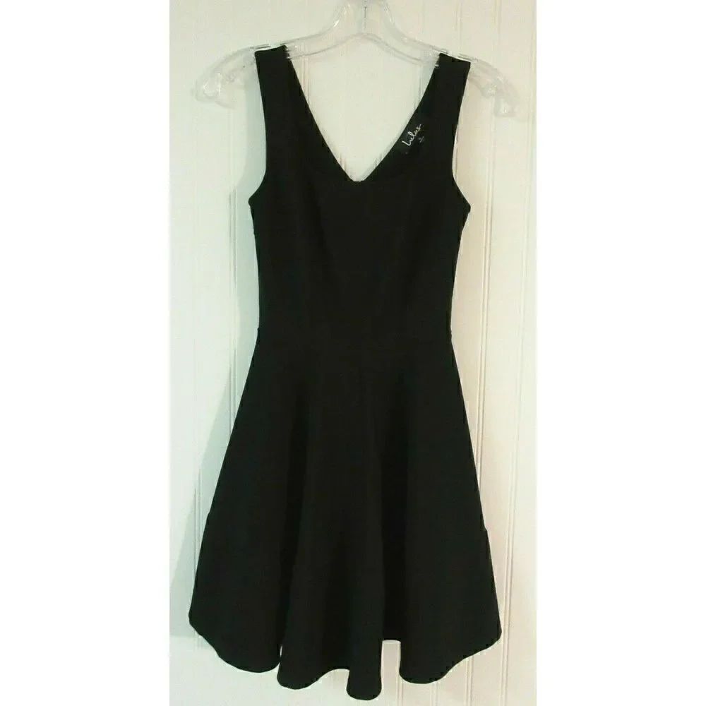 Lulu’s fit and flare littke black dress sz Small